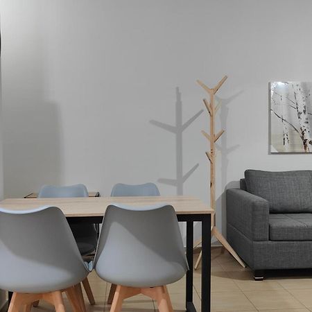 Rock & Roll 1 - Modern Apartment In Trikala Ngoại thất bức ảnh